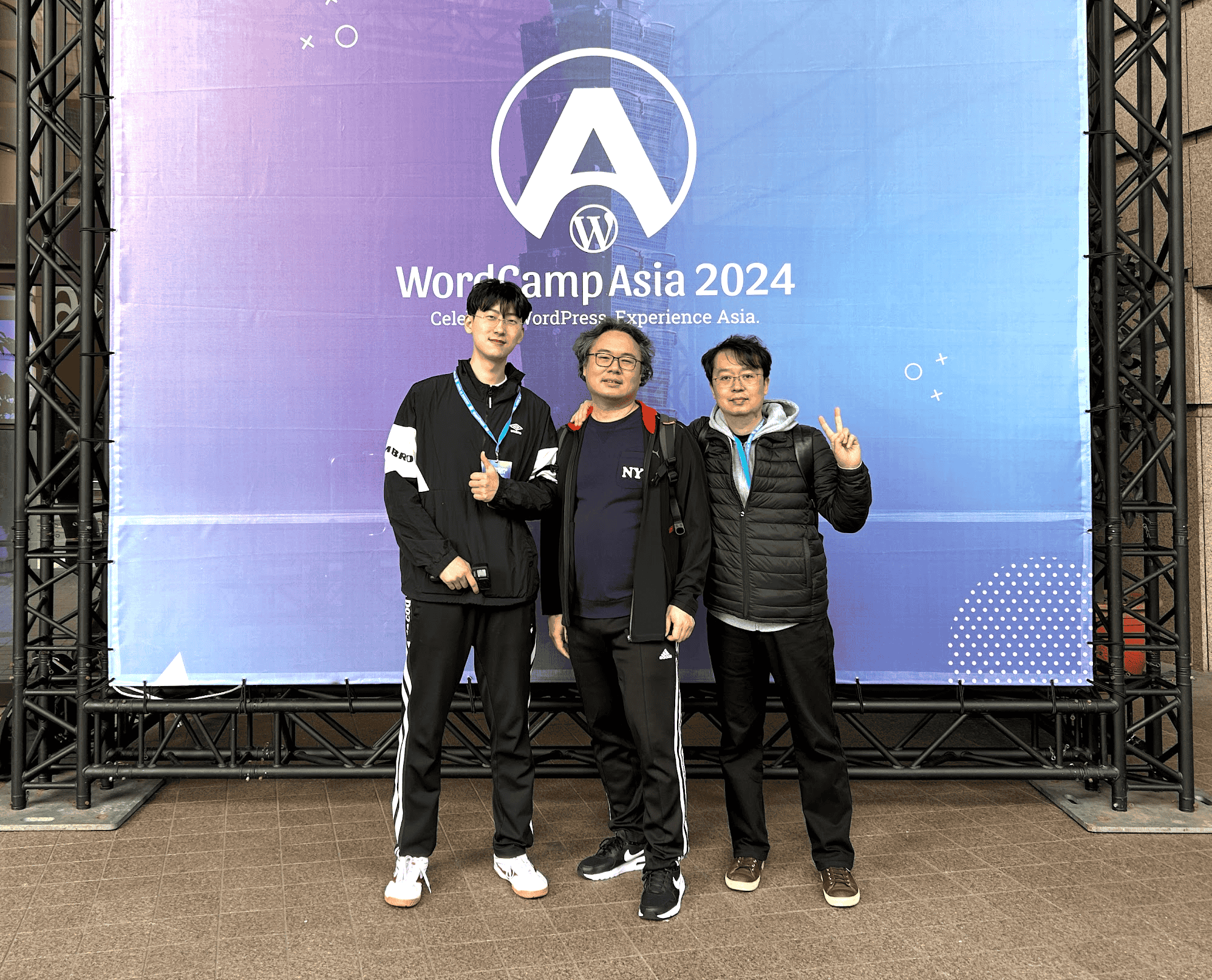 워드캠프 입구에서